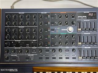 ARTURIA MATRIXBRUTE Analog Synthesizer